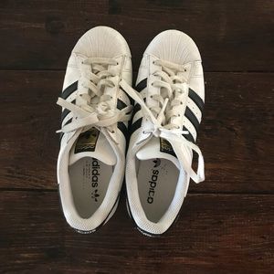 🔥Adidas Superstars 8.5🔥